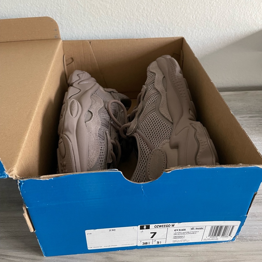 ADIDAS Ozweego W.